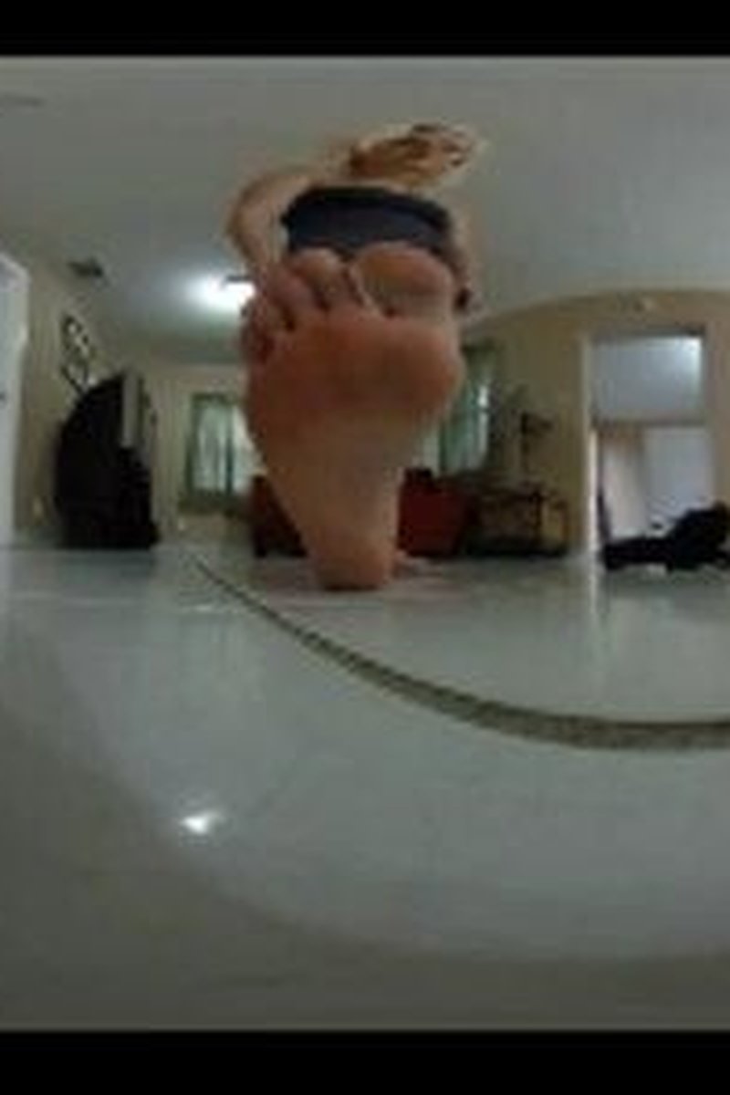 Useless Step-Son - Screenshot 1 of 4 - Fifi Fox