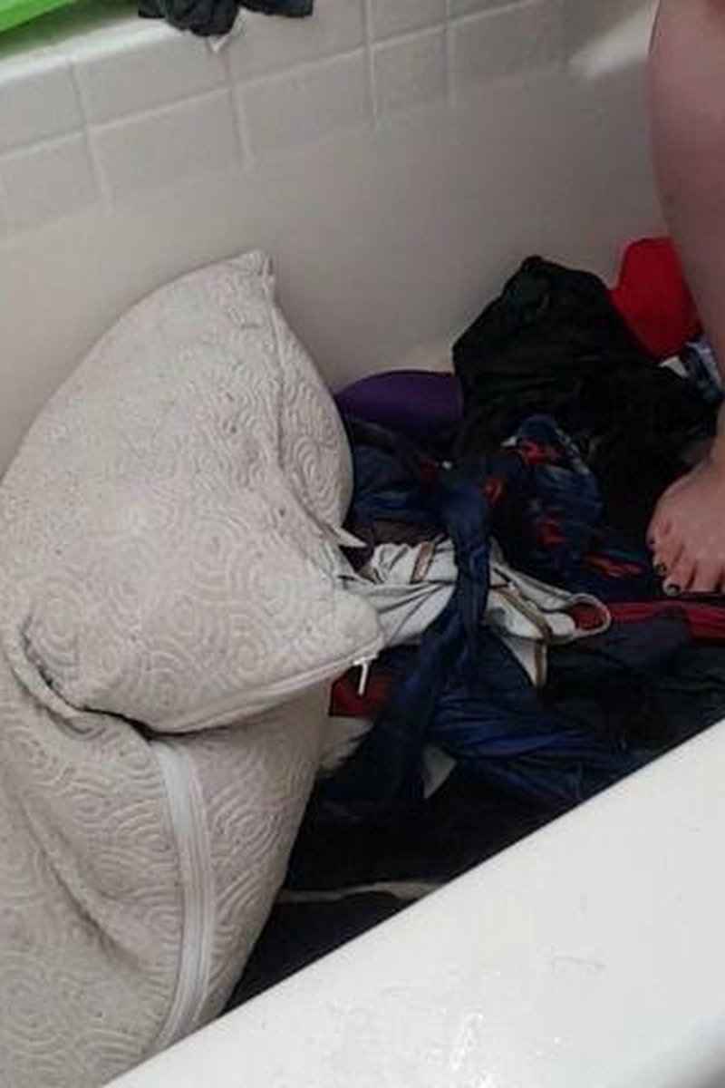 Stomping Laundry - Screenshot 1 of 4 - BBW