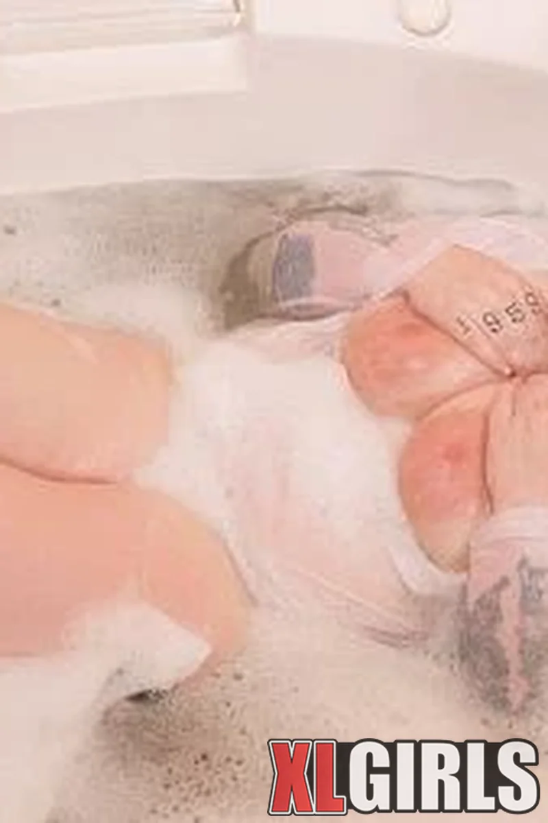 Wet Tee Time - Screenshot 1 of 4 - BBW