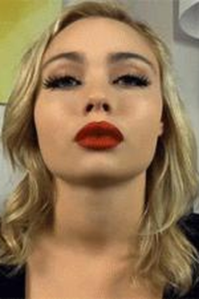 Red Love - Screenshot 1 of 4 - Lipstick Fetish