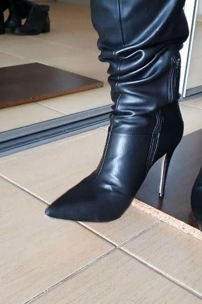Toe Tapping In Three Pairs Of Boots 2 - Screenshot 1 of 4 - Boots