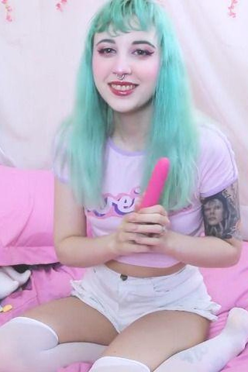 Playing A Game - Screenshot 1 of 4 - Masturbation