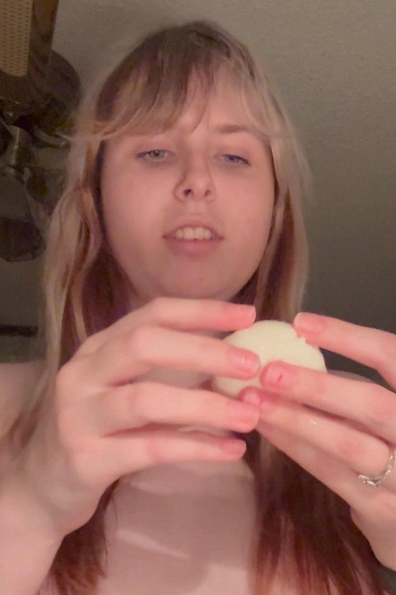 Egg Eater - Screenshot 1 of 4 - Eatingfetish