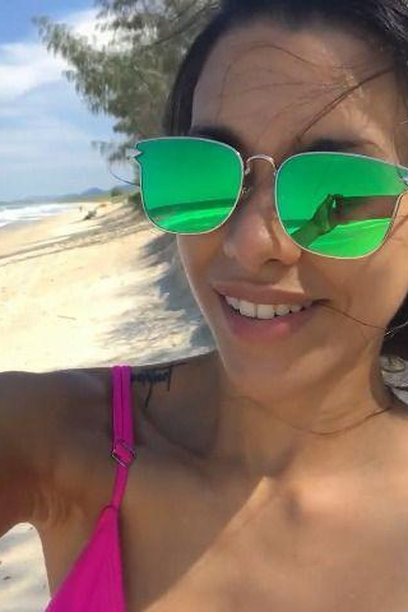 Teasing Beach Masturbation - Screenshot 1 of 4 - Beach