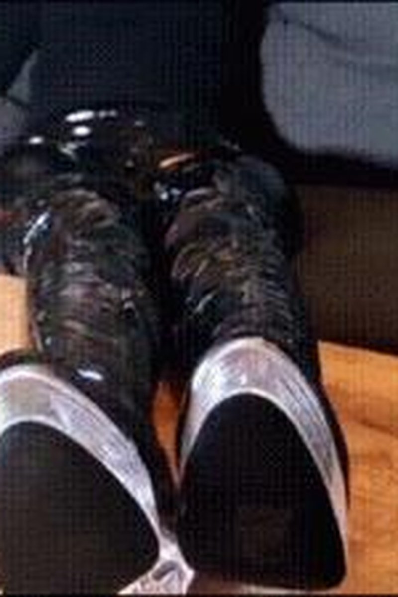 Boot Slave - Screenshot 1 of 4 - Bondage