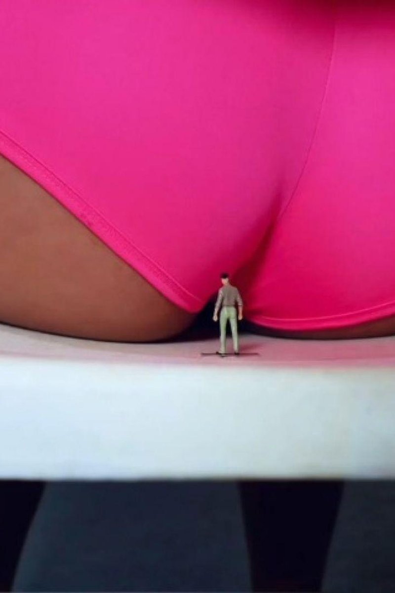 Giant Ass - Screenshot 1 of 4 - Ass Worship