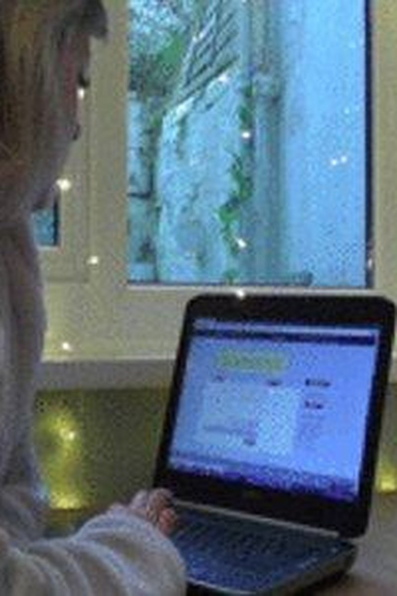 Trying To Bribe Window Cleaner For Free Clean - Screenshot 1 of 4 - Amateur