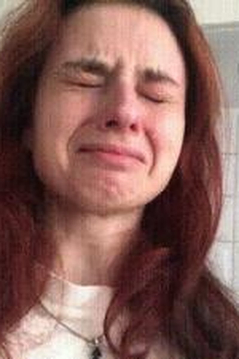 Crying Girl! - Screenshot 1 of 4 - Crying