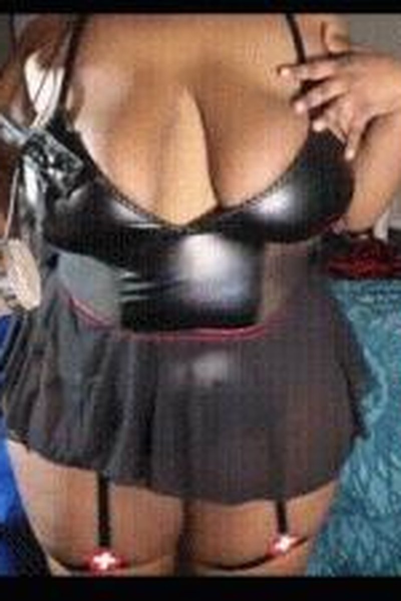 Sexy Nurse Crop Tease - Screenshot 1 of 4 - 20-23 Years Old