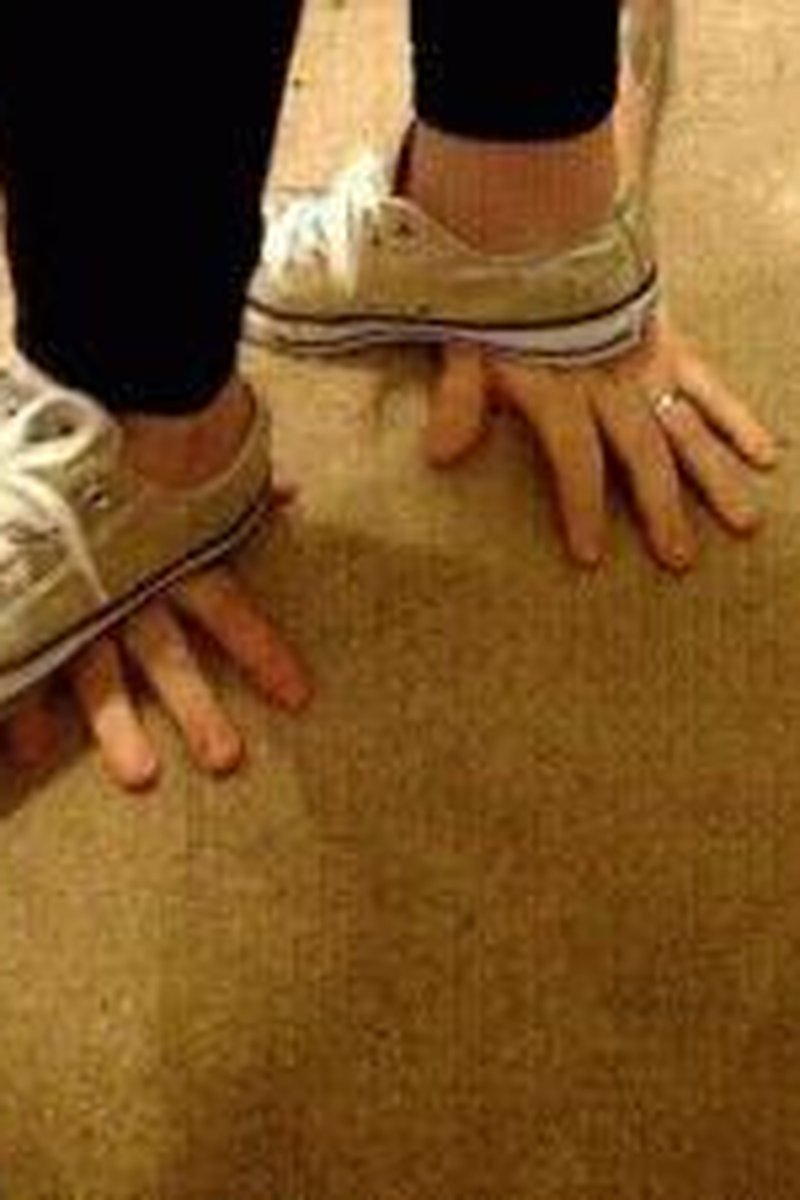 Converse Hand Trample - Screenshot 1 of 4 - Converse Fetish