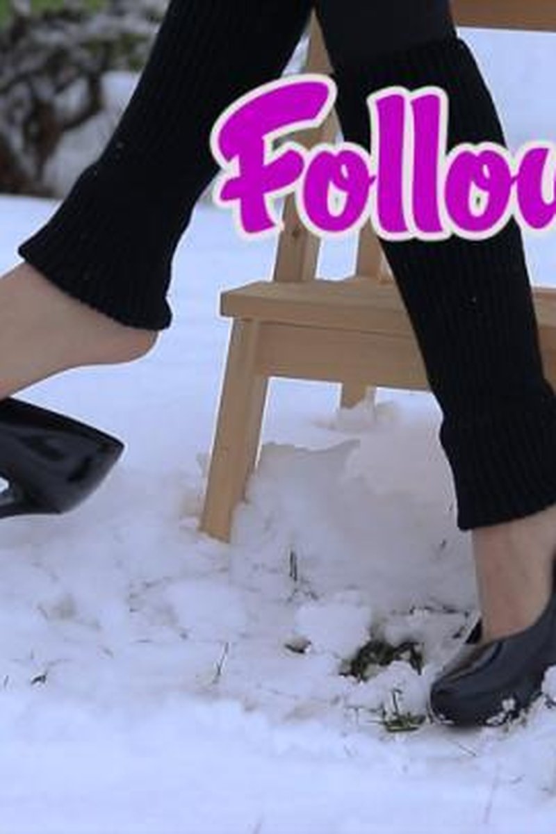 Dangling - Screenshot 1 of 4 - Foot Fetish