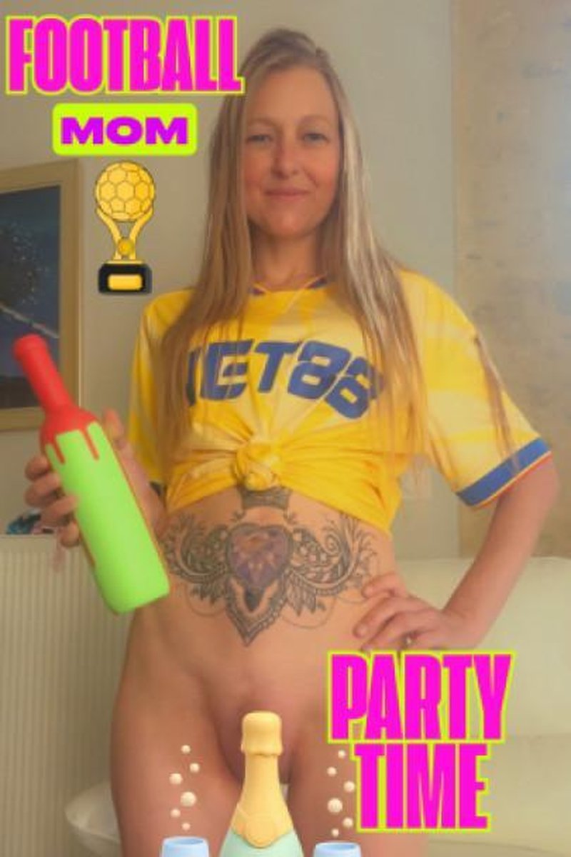 TP-manyvidskittycraves-horny-football-milf-takes-a-whole-bottle-in-her-pussy
