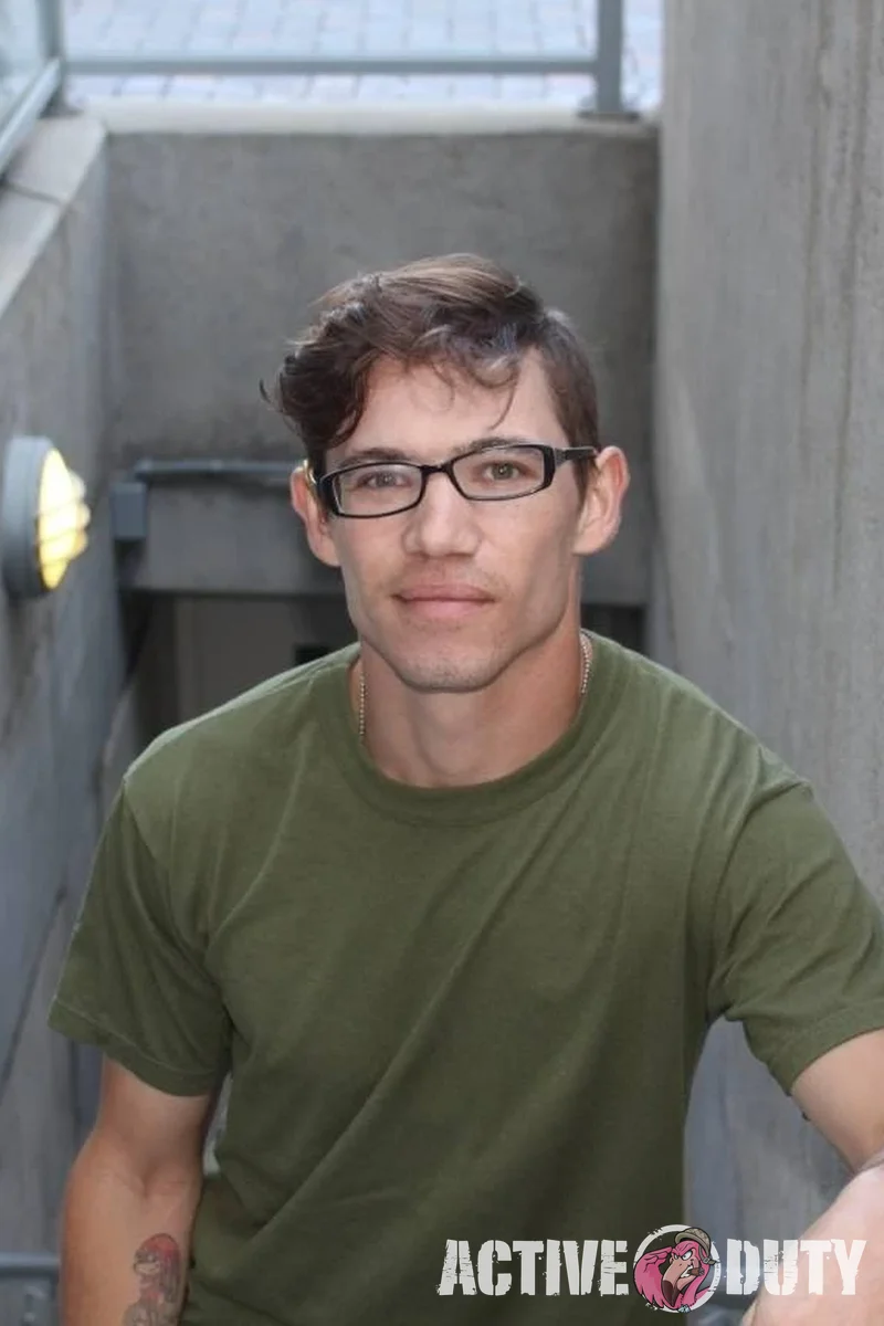 Bud - Screenshot 1 of 4 - Brown Hair