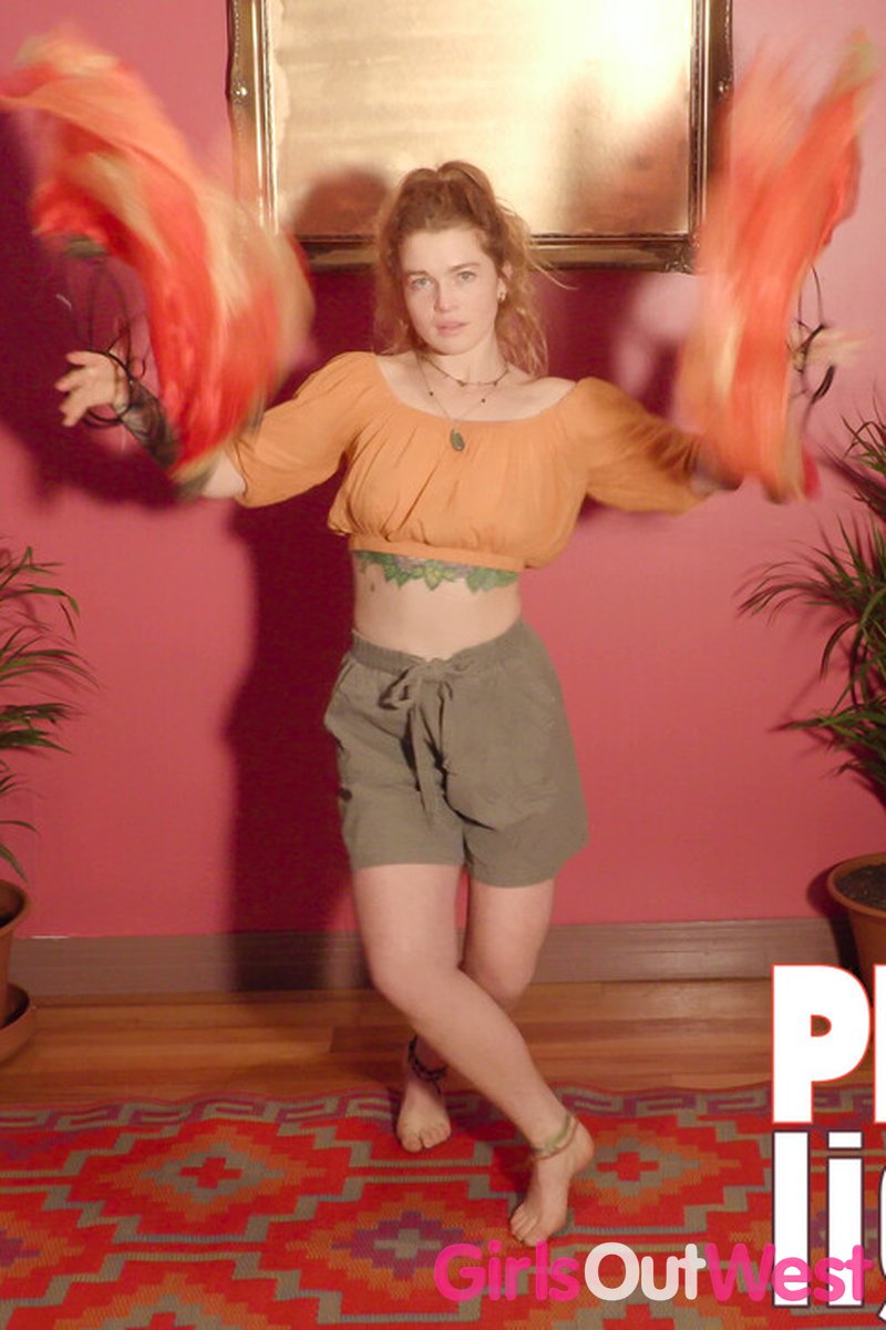 Pixie Faye - Light Me Up - Screenshot 1 of 4 - Masturbation