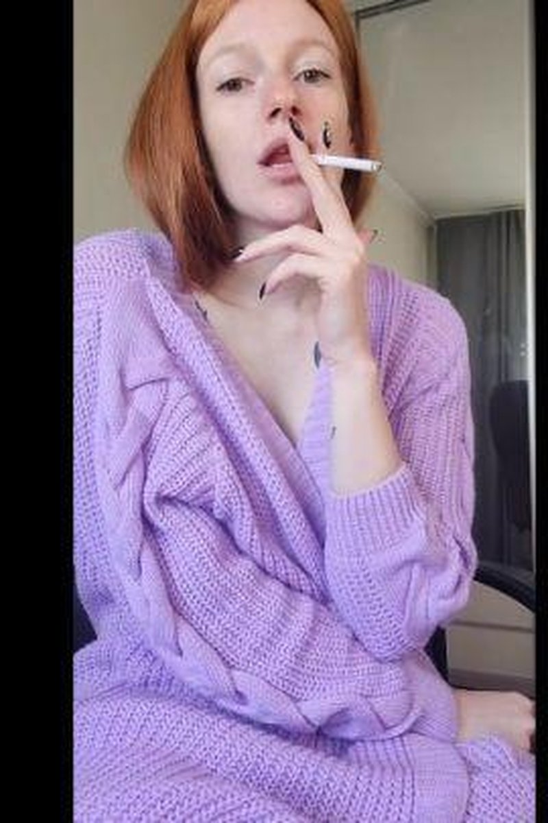 Redhead Smoking - Screenshot 1 of 4 - Cigar Fetish