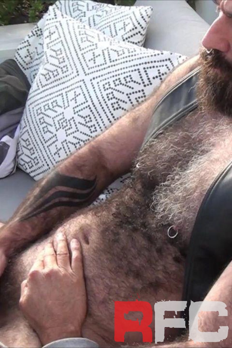 Hot Sunset - Screenshot 1 of 4 - Big Muscle Guys