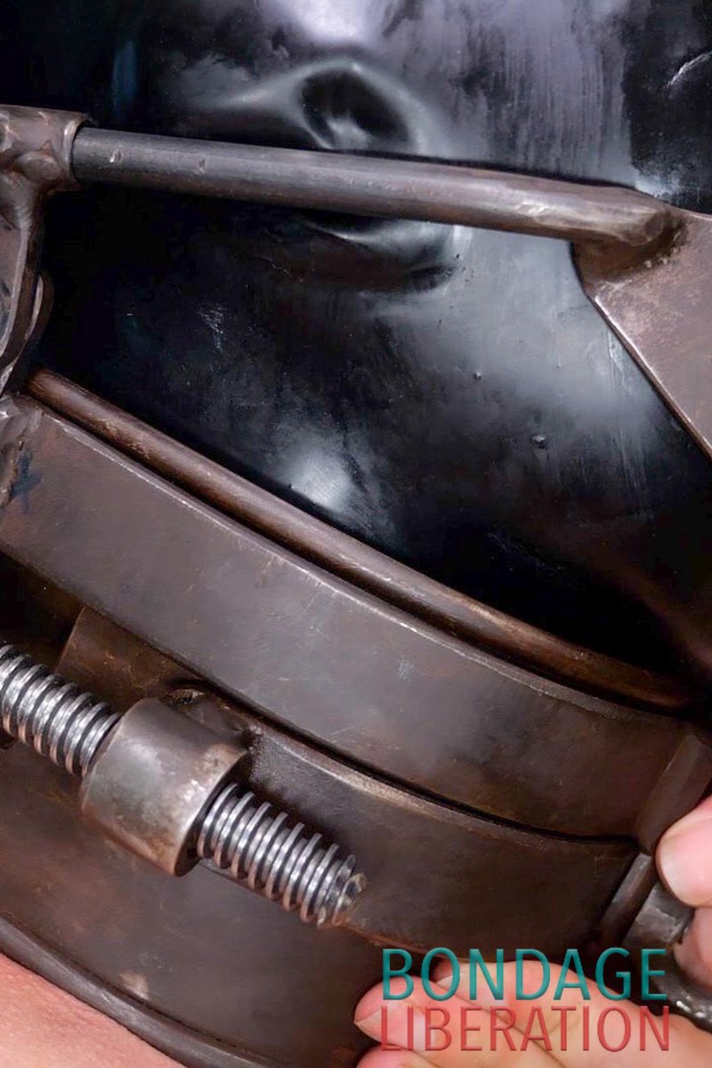 Heavy Metal - Screenshot 1 of 4 - BDSM