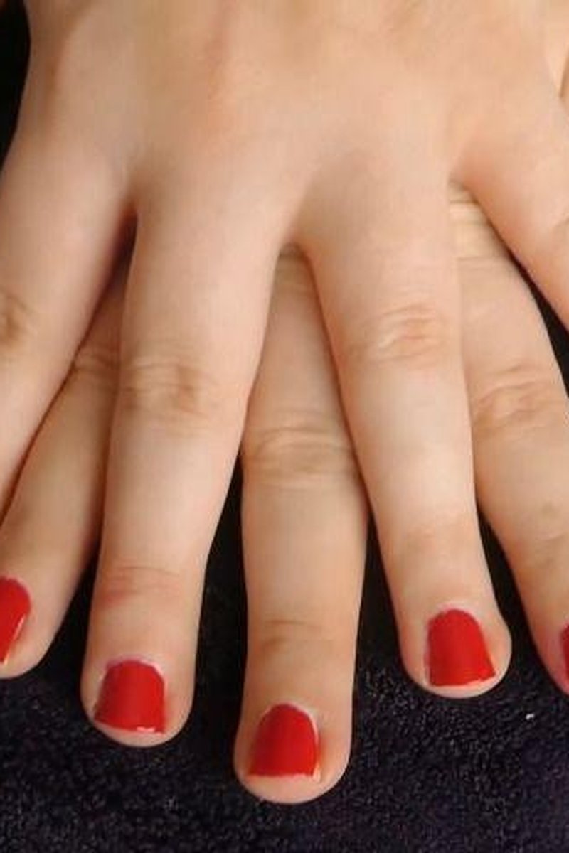 Red Painted Nails - Screenshot 1 of 4 - Fake Nails