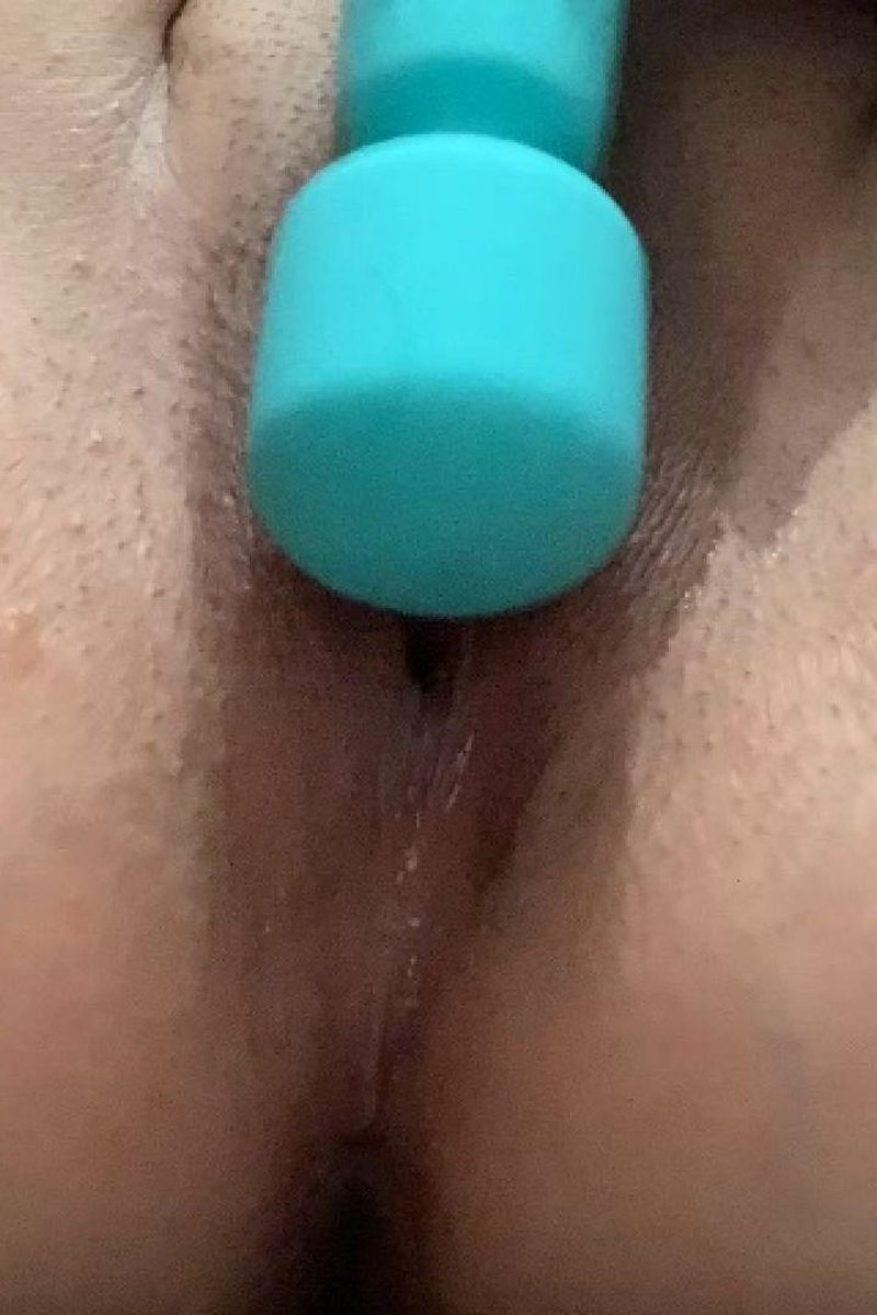 Vibrator Orgasm - Screenshot 1 of 4 - Clit