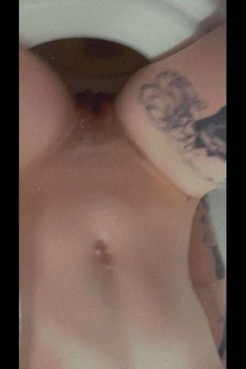 Piss Time - Screenshot 1 of 4 - Close Up