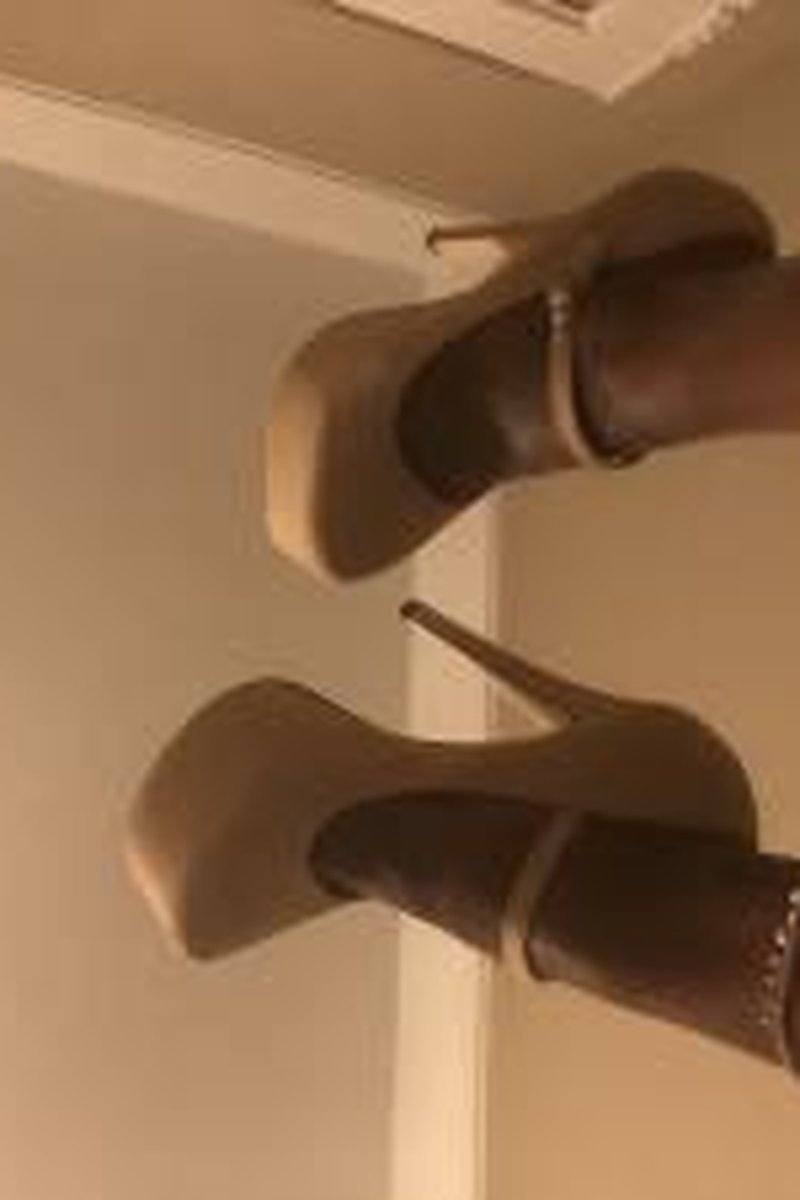 Stiletto - Screenshot 1 of 4 - Foot Fetish