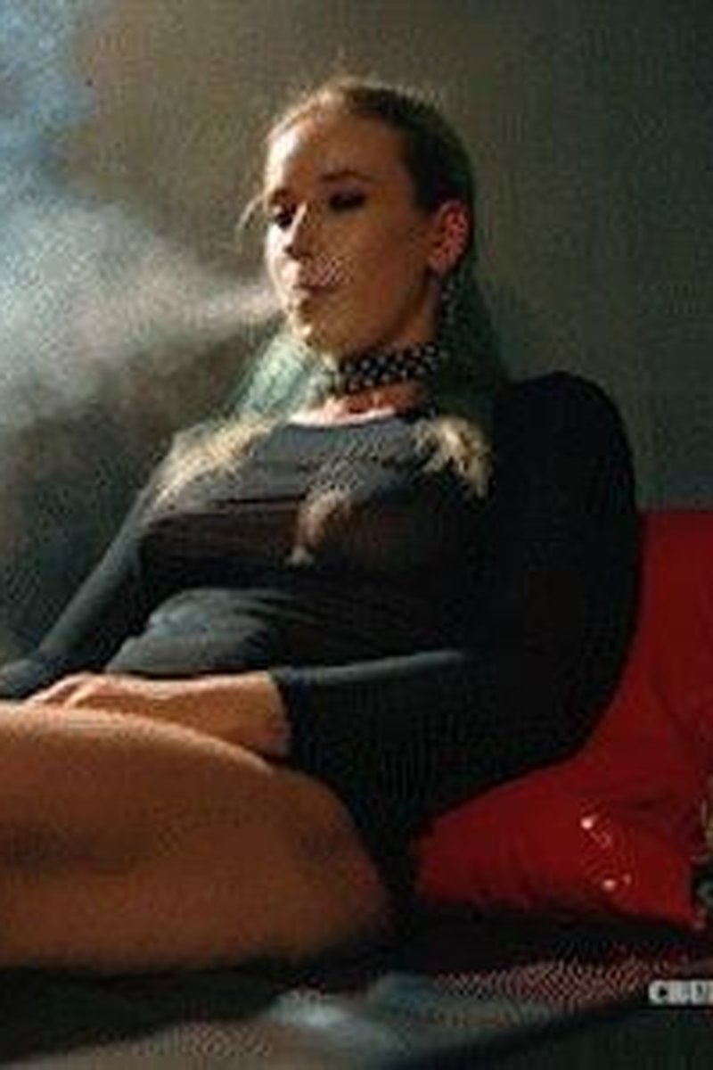 Smoking in a Seethrough Top Fhd Mp 4 - Screenshot 1 of 4 - Babes