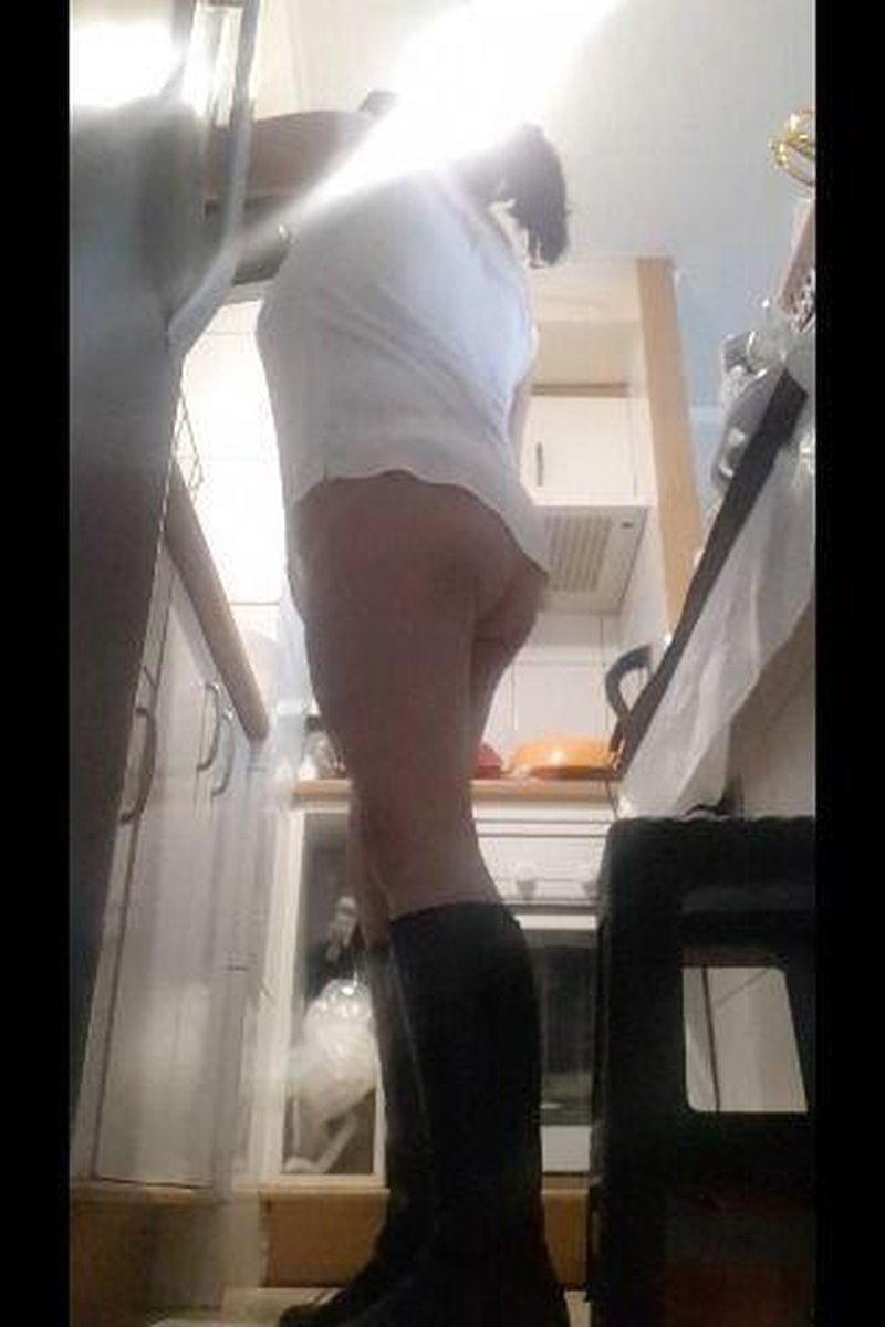 Sexy Step-Mom In Kitchen Cleaning - Screenshot 1 of 4 - BBW