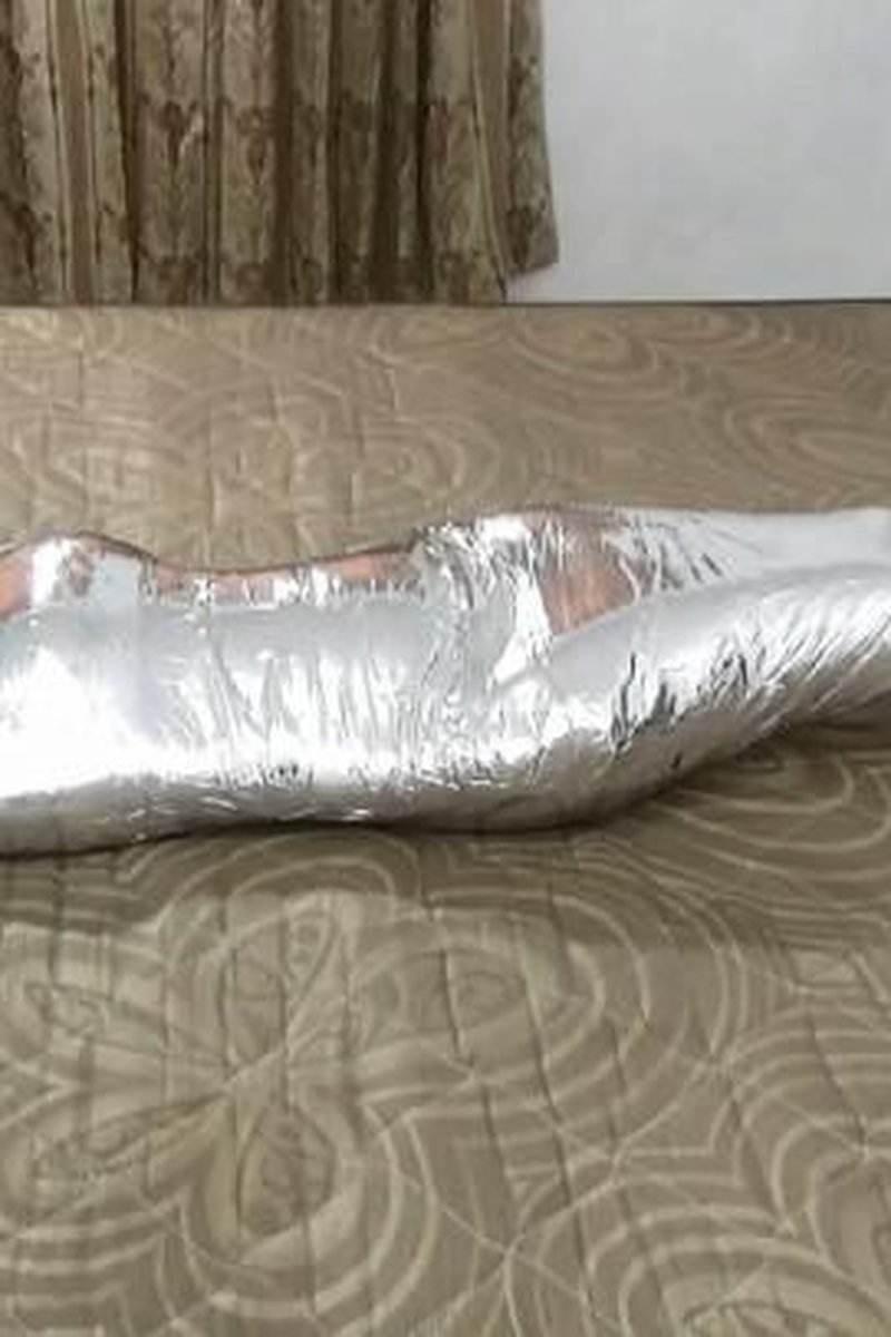 TP-manyvidsrandymummify-150-cm-girl-mummified-with-2-layers-of-tape