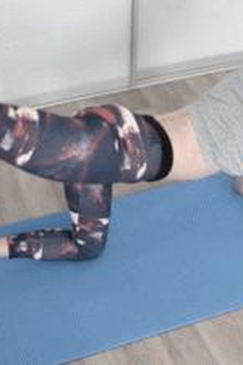 Yoga Pants Fuck With Fit Stepsister - Screenshot 1 of 4 - Big Ass