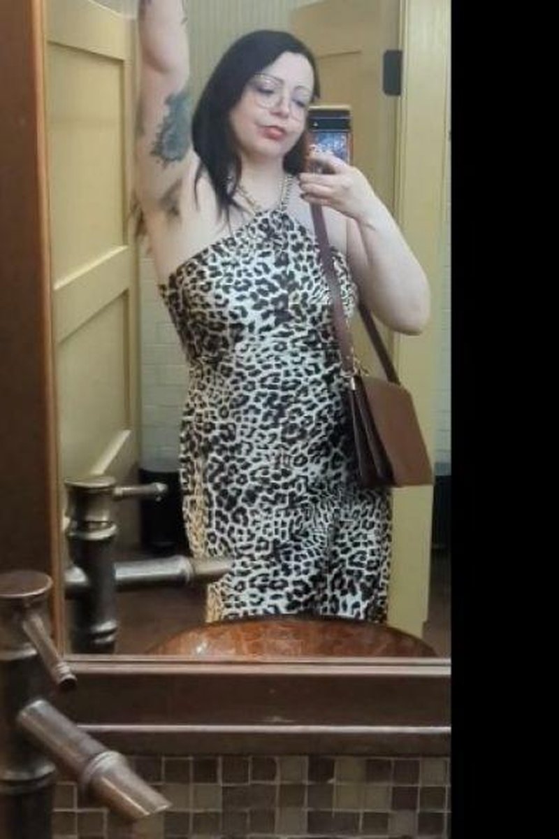 Selfies, Make Up - Screenshot 1 of 4 - Babes