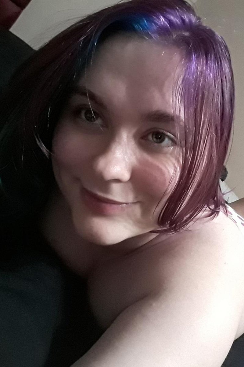Split Dye Selfies - Screenshot 1 of 4 - Colored Hair
