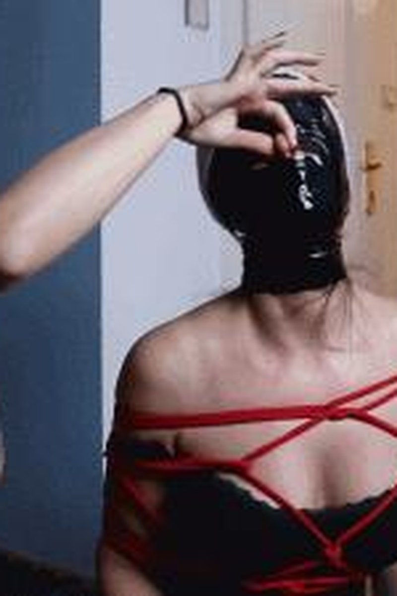 Sing For Me - Screenshot 1 of 4 - Bondage