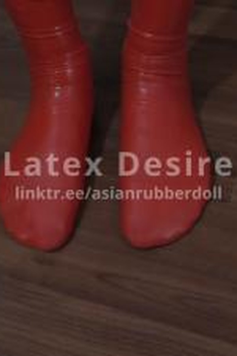 Sweat & Latex - Screenshot 1 of 4 - Foot Fetish