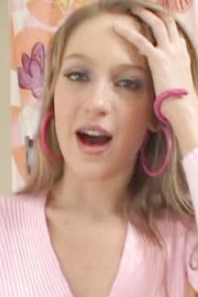 Alice Gets Filled Up With Jizz - Screenshot 1 of 4 - Anal