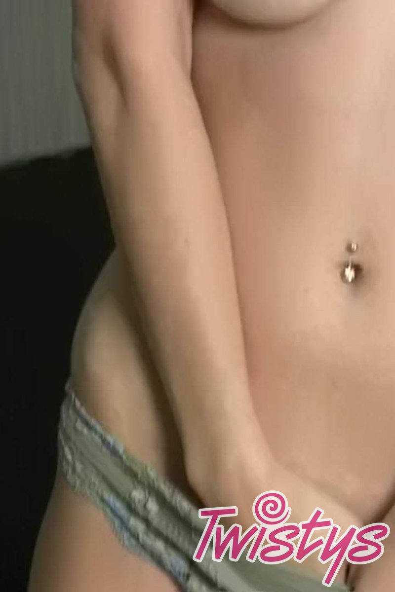 Straight Trix - Screenshot 1 of 4 - Blond Hair