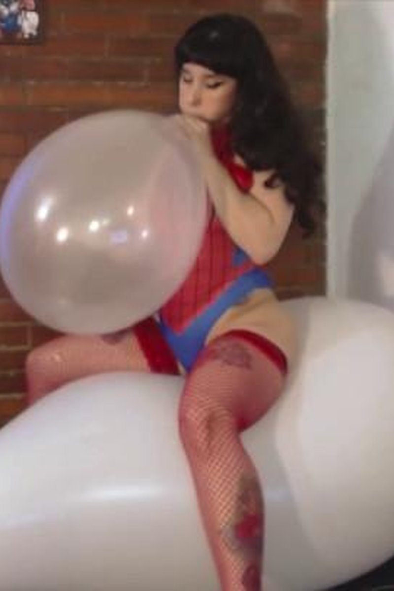 Which One Will Explode Firts - Screenshot 1 of 4 - Balloon Fetish