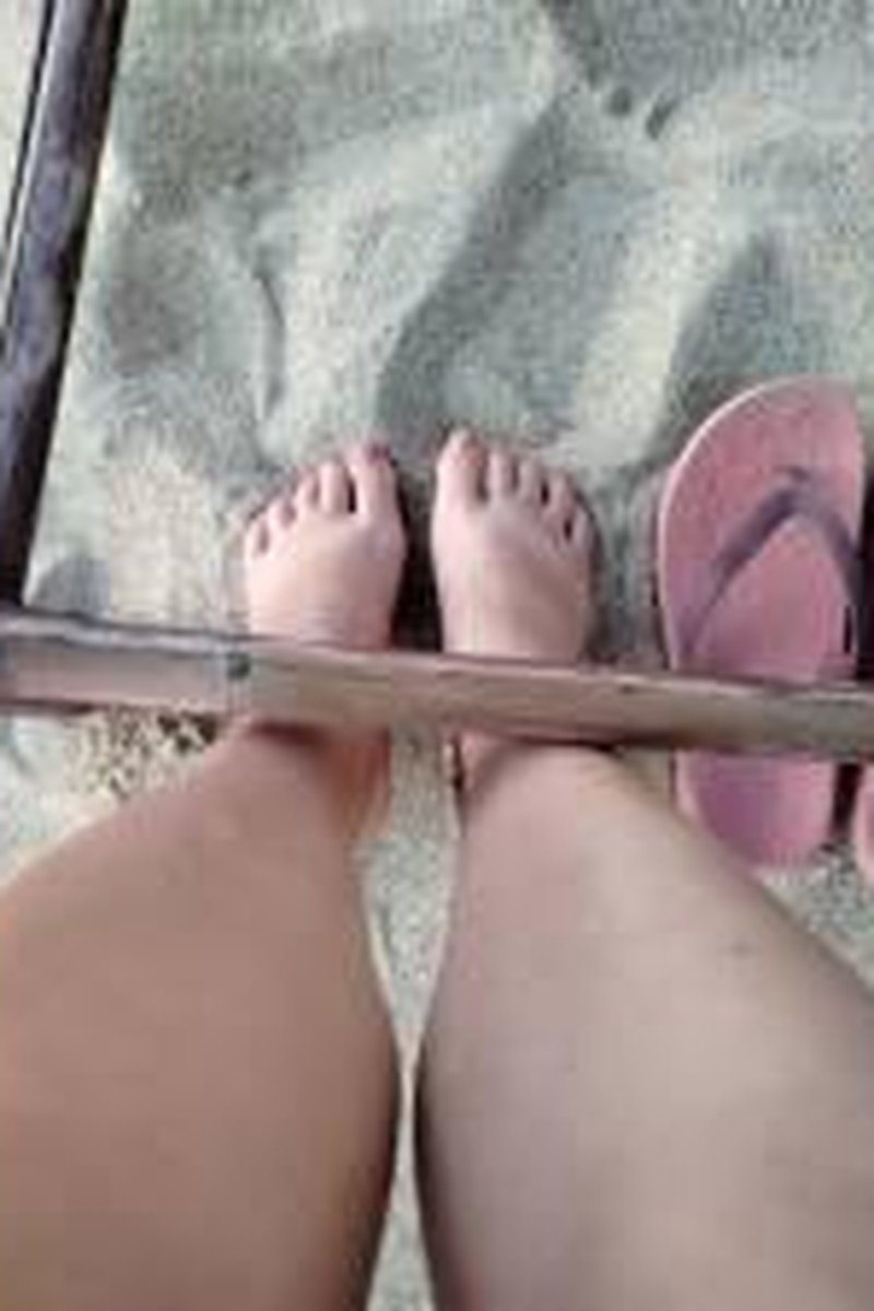 Sandy Feet - Screenshot 1 of 4 - Findom