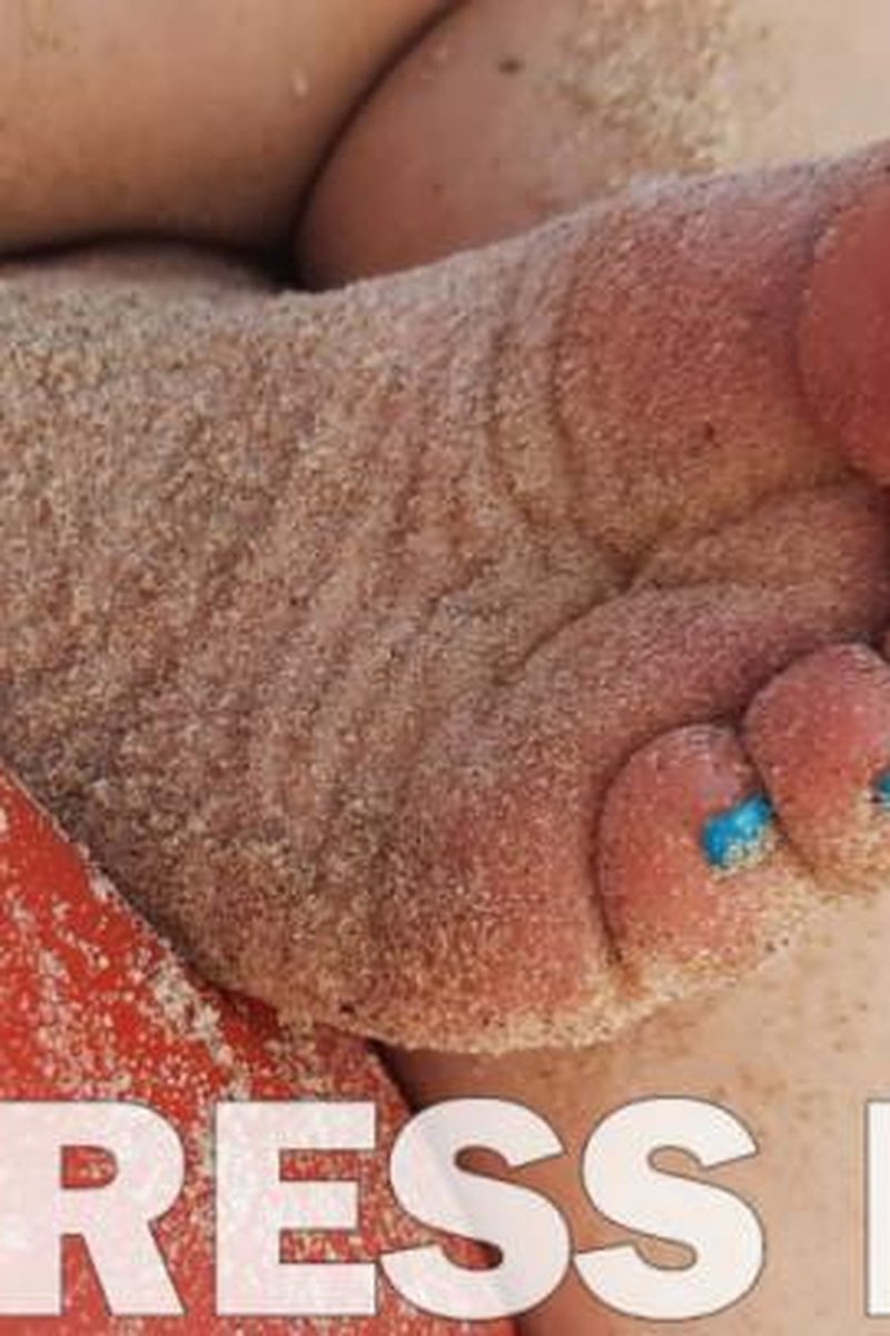 Sexy Bare Feet On The Sea - Screenshot 1 of 4 - Foot Fetish