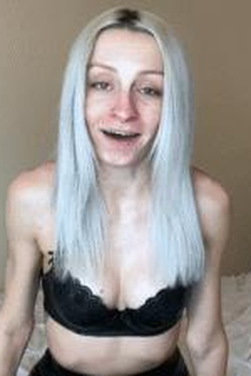 Down The Hatch - Screenshot 1 of 4 - Babes