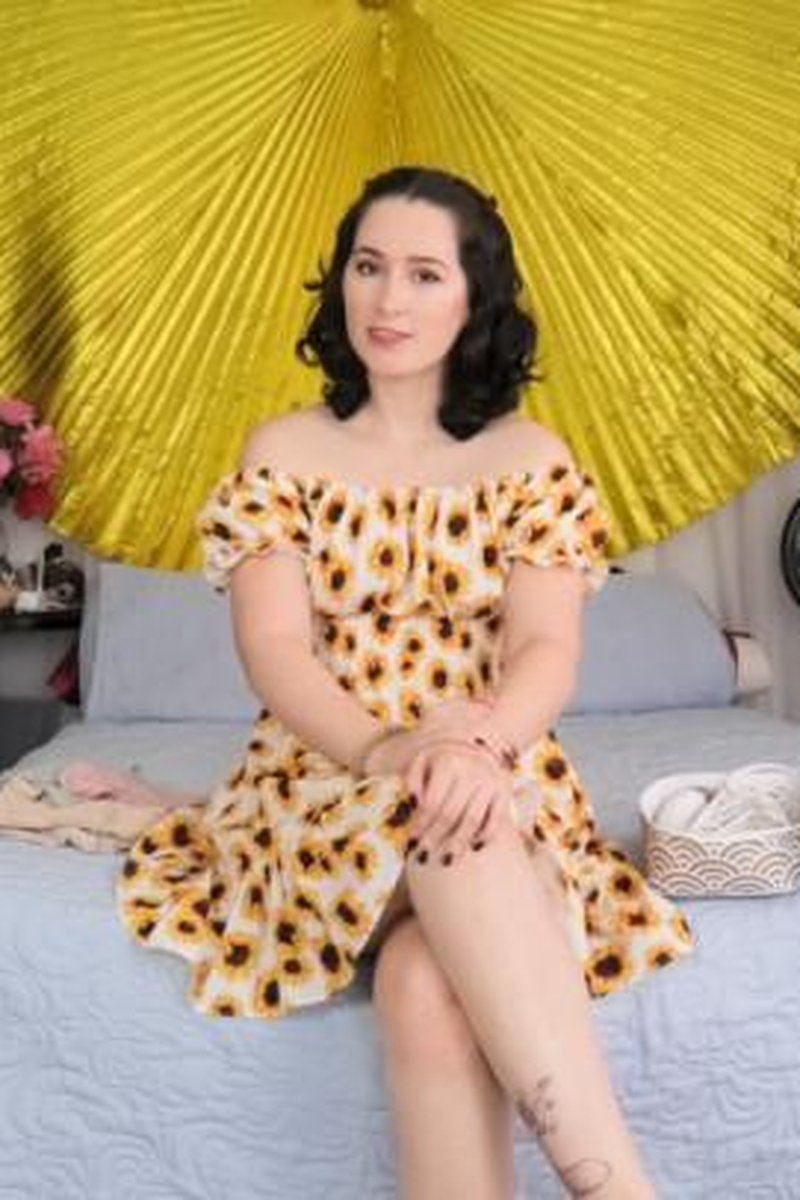 Tips For A Sissy - Screenshot 1 of 4 - Hairless Pussy