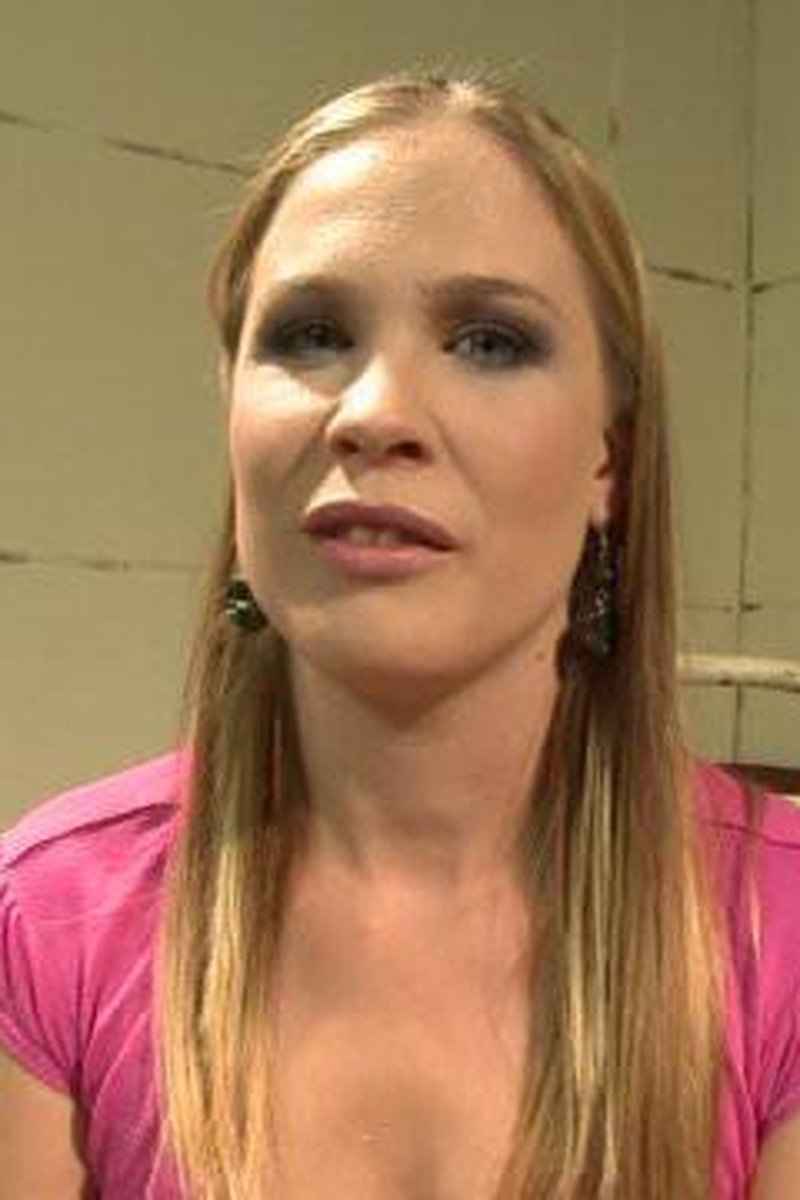 Reprogramming Laurah - Screenshot 1 of 4 - Red Hair (Female)