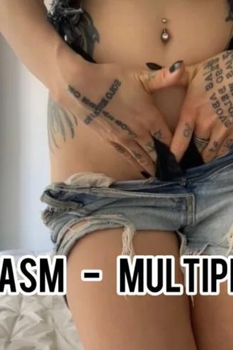 Loud Orgasm: Multiple Squirt - Screenshot 1 of 4 - Ayriaa