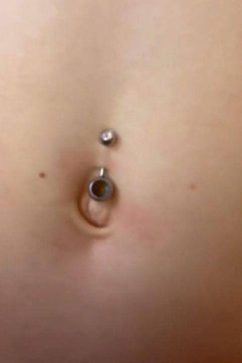 Belly Button Fetish - Screenshot 1 of 4 - Belly Drops