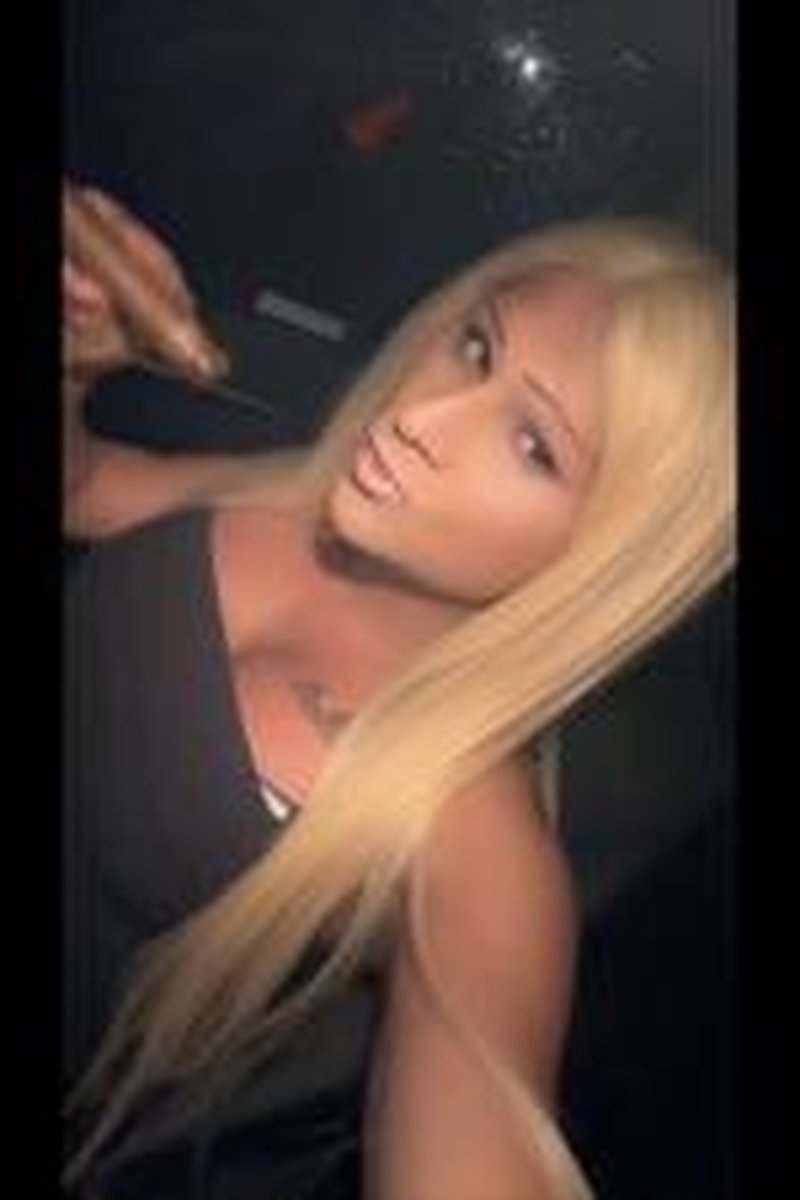 Sensual Smoking - Screenshot 1 of 4 - Big Tits