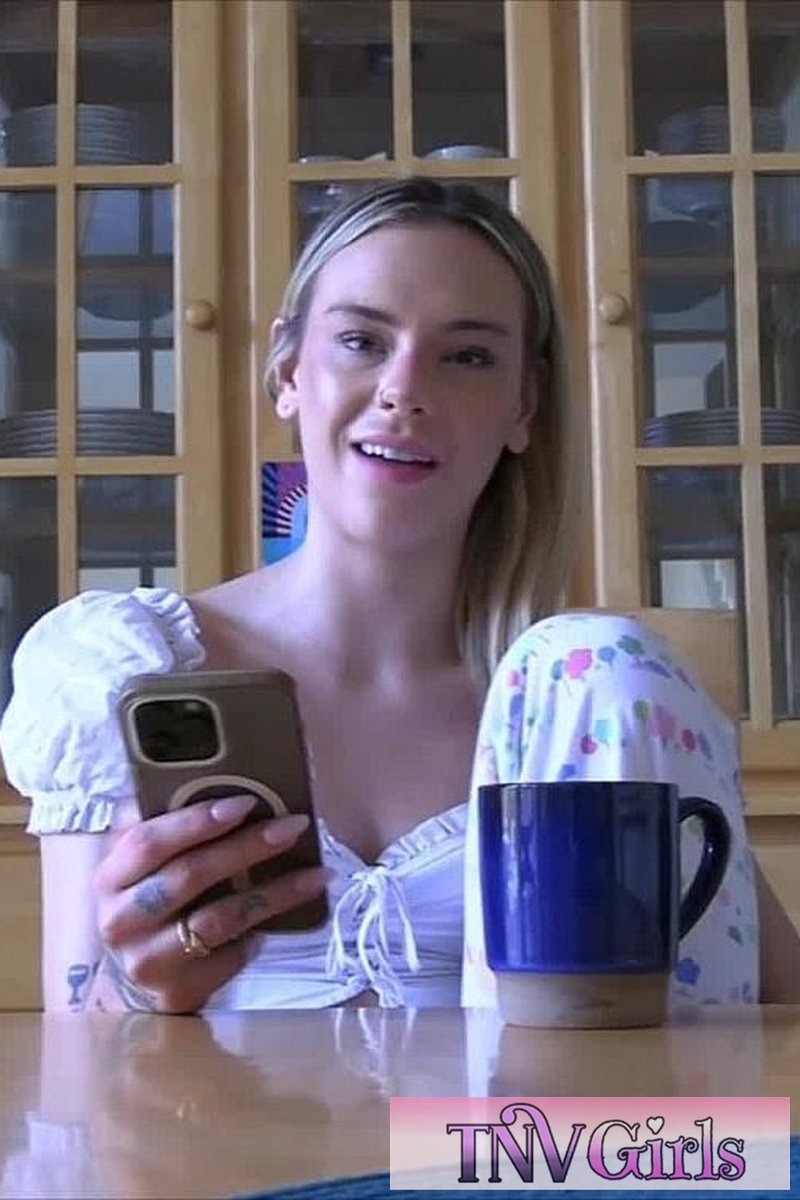 Dylan's Ass - Screenshot 1 of 4 - Babes