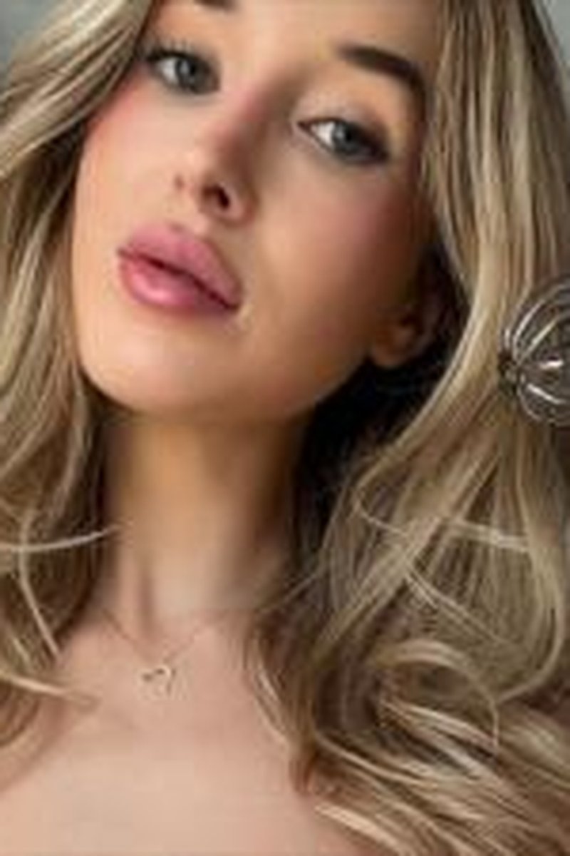 Locktober Task #2 - Screenshot 1 of 4 - Blonde Hair (Female)