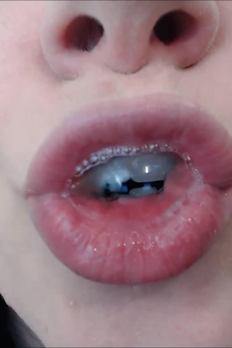 Square Lip Shape Bubbles - Screenshot 1 of 4 - Fetish