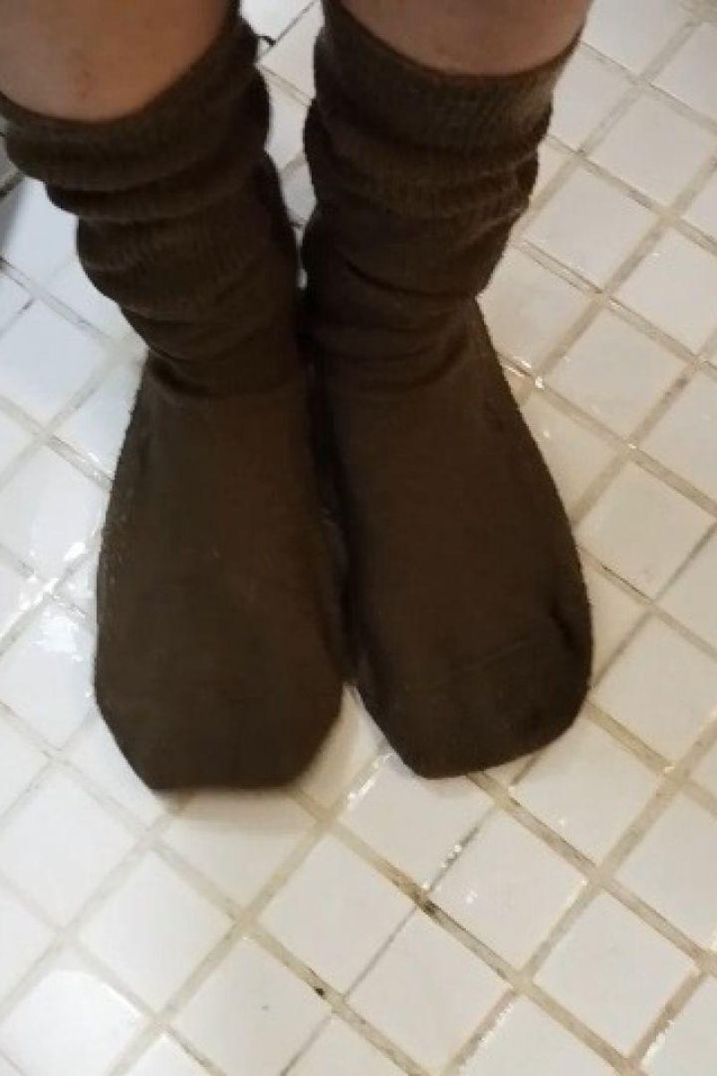 Soaking Wet Socks - Screenshot 1 of 4 - Soaking