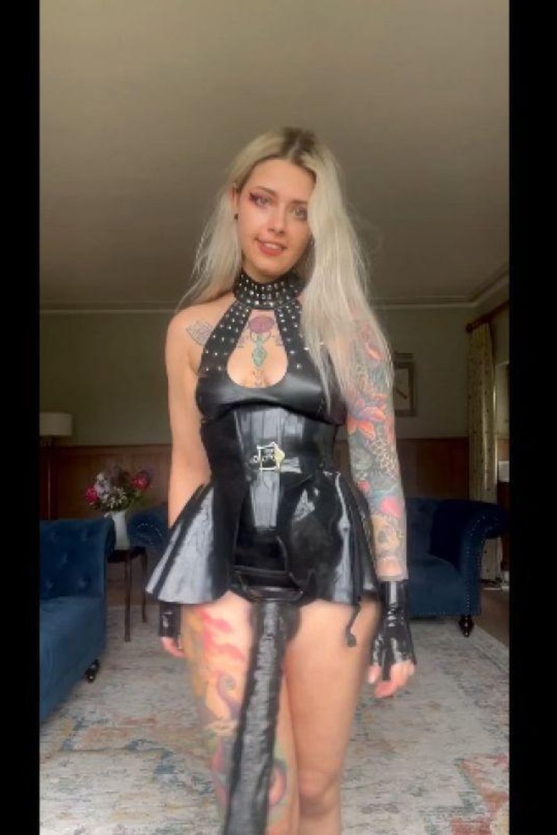 17 Inch Strapon Spit POV - Screenshot 1 of 4 - Degradation