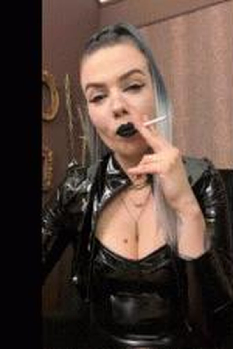Smoking Slims - Screenshot 1 of 4 - Big Tits